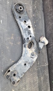 Wahacz lewy TOYOTA Prius III lift Hybrid 1.8B 