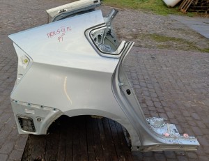 Błotnik próg prawy tył TOYOTA Prius III lift Hybrid 1.8B 