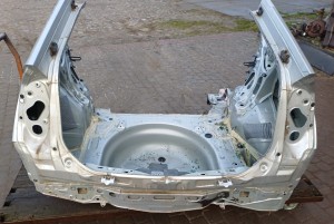 Tylny pas wanna TOYOTA Prius III lift Hybrid 1.8B 