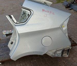 Błotnik lewy tył  TOYOTA Prius III lift Hybrid 1.8B 