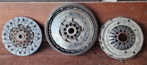 Koło dwumasowe tarcza docisk sprzęgło 071105264 VW 2.3 V5