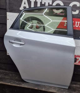 Drzwi prawe tył Toyota Prius III lift Srebrne