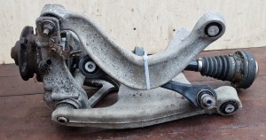 Zwrotnica półoś lewa tył 8K0501203L Audi A4 B8 Quattro