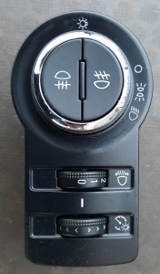 WŁĄCZNIK ŚWIATEŁ OPEL ASTRA IV J