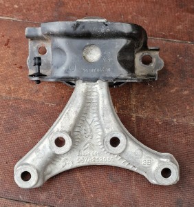 Łapa poduszka silnika 9681706580 Opel Crossland X 1.2 THP 