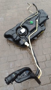 Zbiornik bak paliwa pompa 98135737800 Opel Crossland X 1.2 THP 