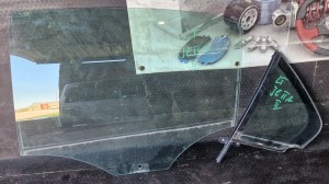 Szyby drzwi lewy tył komplet VW Jetta 5C6