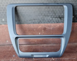 Ramka radia 5C6858071A VW Jetta 5C6