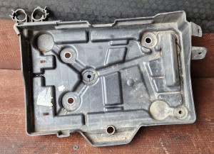 Podstawa akumulatora 51828595 50511024 Alfa Romeo Giulietta 5d 1.4 turbo