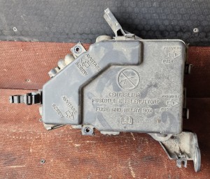 Obudowa skrzynki bezpieczników 50514168 50514169 Alfa Romeo Giulietta 5d 1.4 turbo