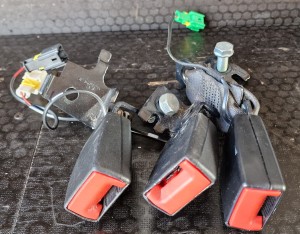 Zapinka pasa tylnego środkowa prawa lewa 34072769 34072770  34072771 Alfa Romeo Giulietta 5d 