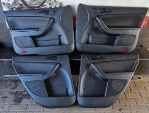 Boczki drzwi przód tył komplet Skoda YETI lift