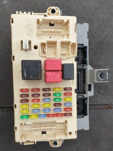 SKRZYNKA BEZPIECZNIKÓW ALFA GT 2.0 JTS
